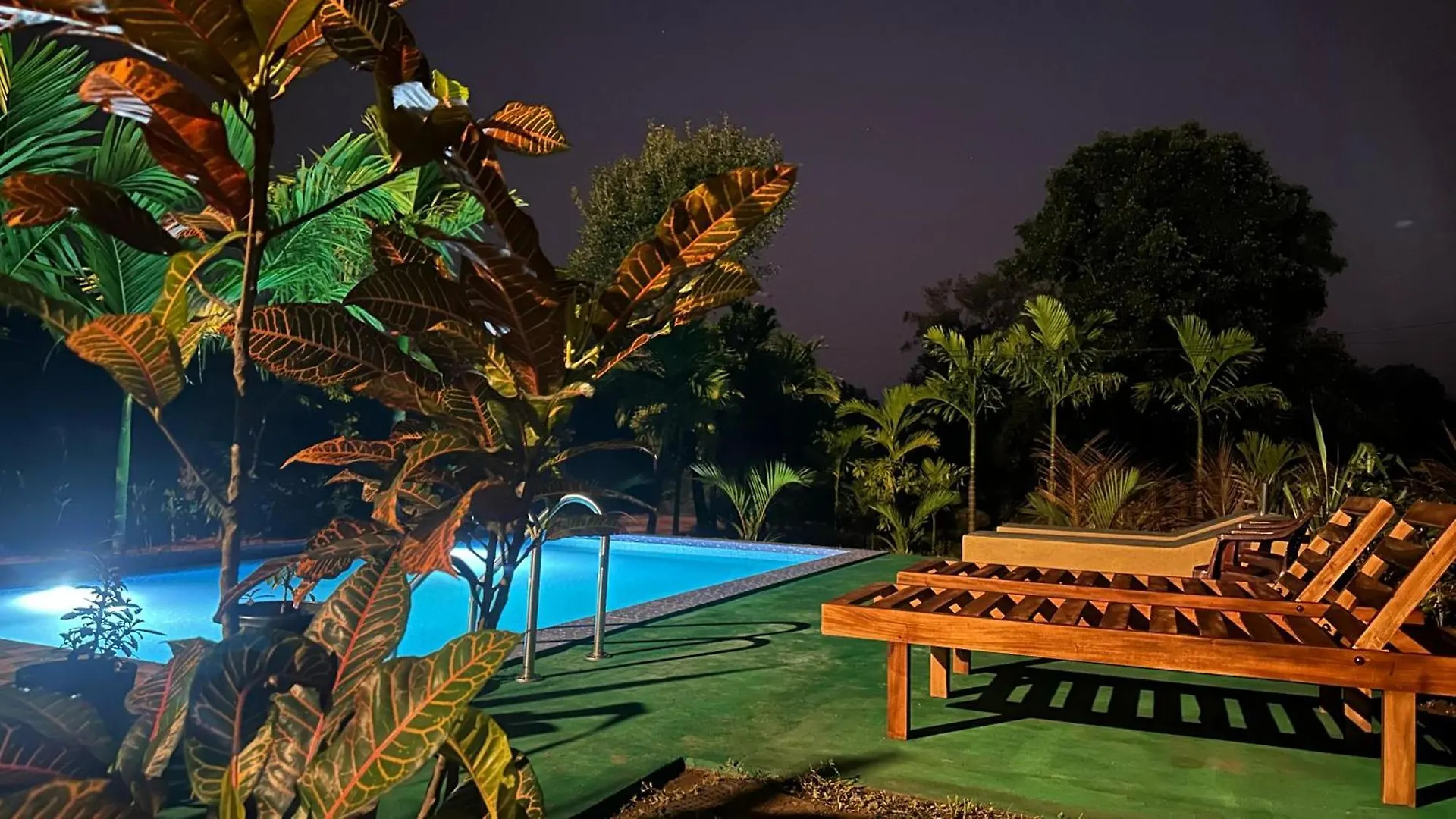 Dew Ashi Homestay contacts